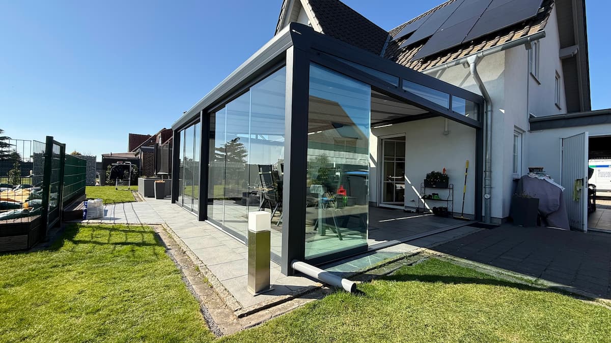 Herbst, Licht, Wow: Ihre Terrasse mit Glasschiebetüren neu erleben